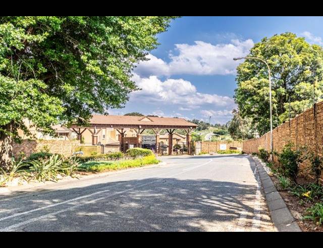 2 BEDROOM TOWNHOUSE FOR SALE IN MEREDALE